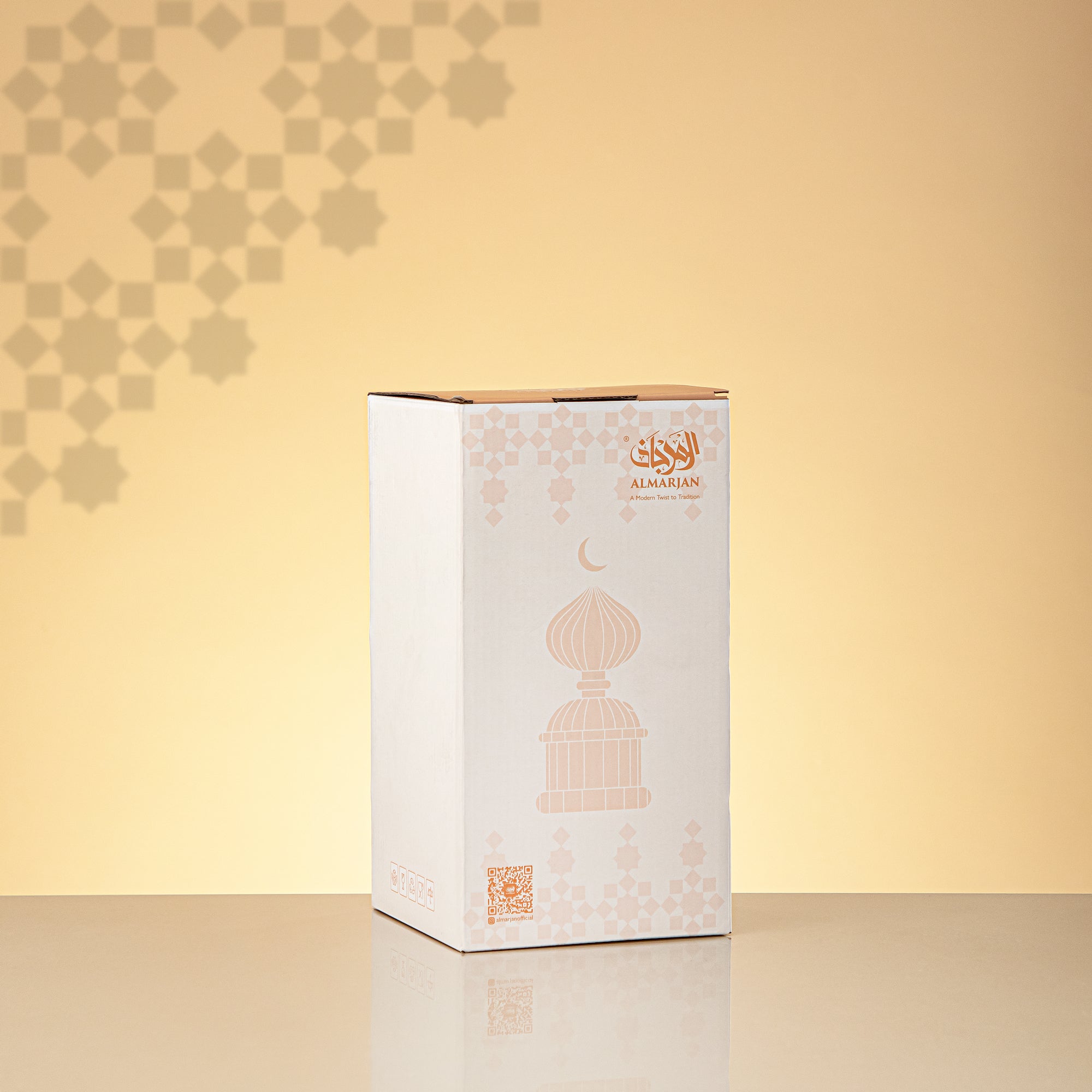 Almarjan Minaret Table Decoration 22cm x 10cm Ivory with Silver Lines & Crescent Moon – Noor Al Layali