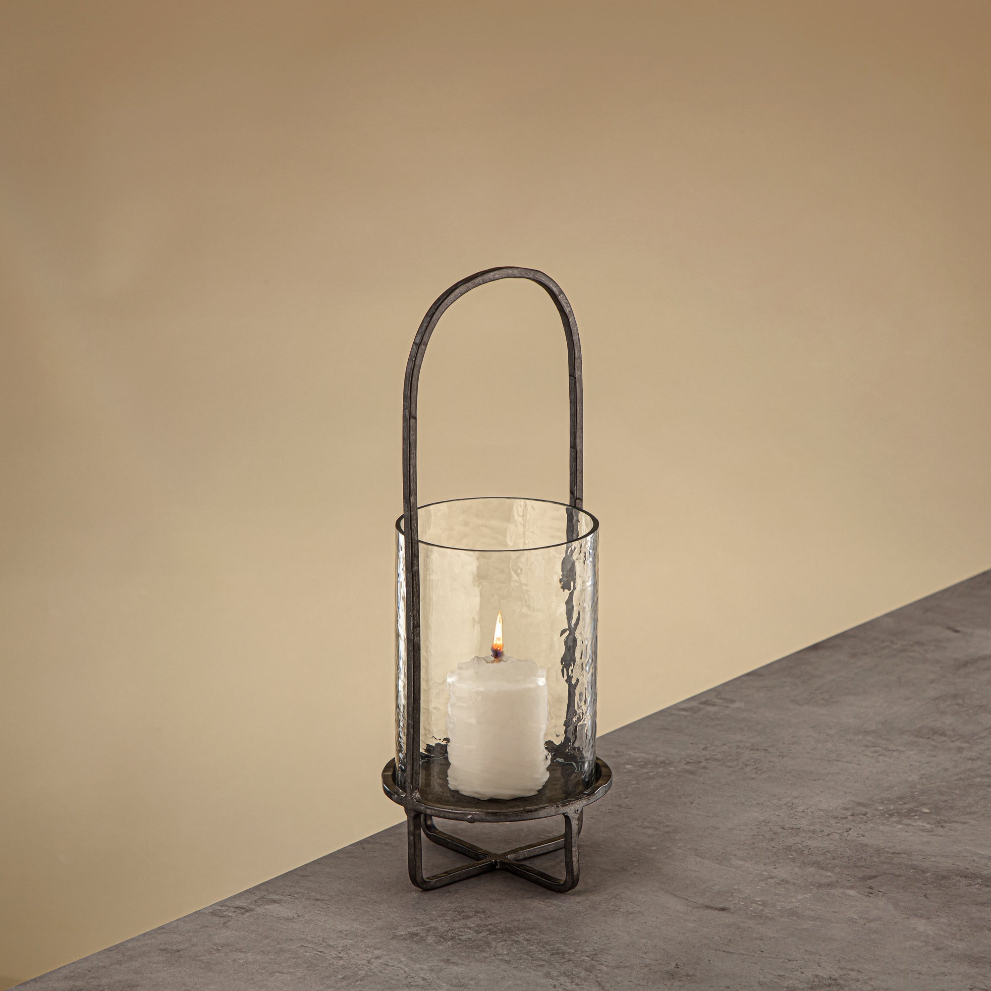 Almarjan Miles Hurricane Lantern Hammered Glass 13.5x13.5x36 CM Vintage Silver Stand (GMT2960002)