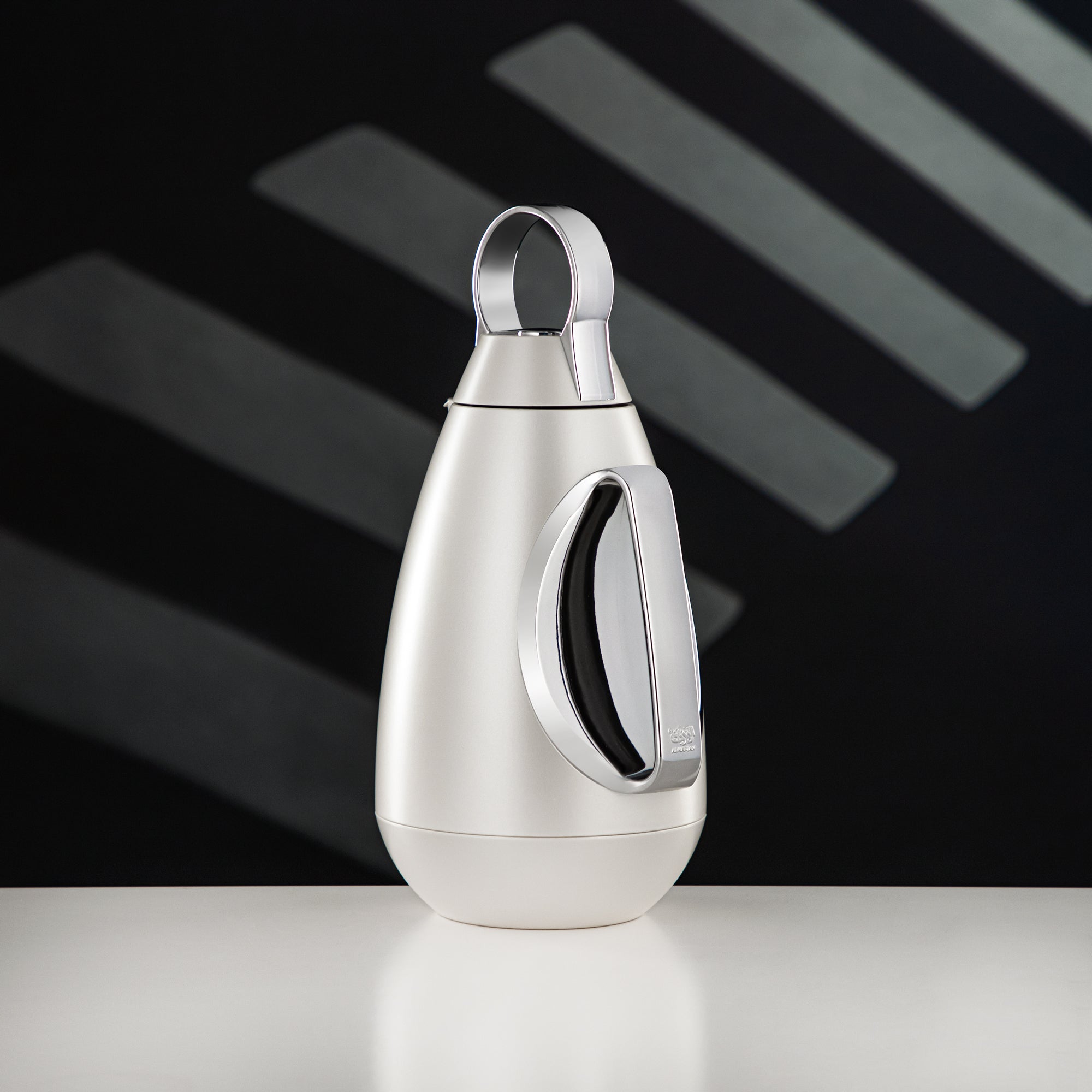 طقم ترامس المرجان ABS، أبيض وفضي مرآة 1 لتر + 1 لتر (PBA-RWC) - للعائلات الحديثة