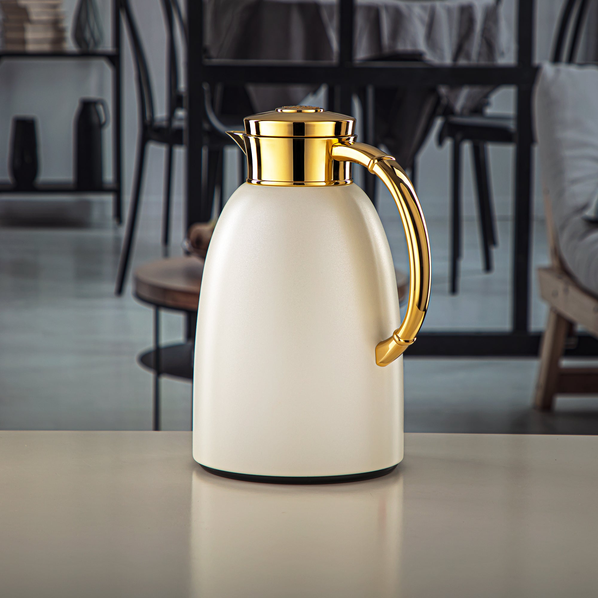 Almarjan 1.6 Liter Vacuum Flask Pearl White & Gold - QVC-1600Q330YZC95