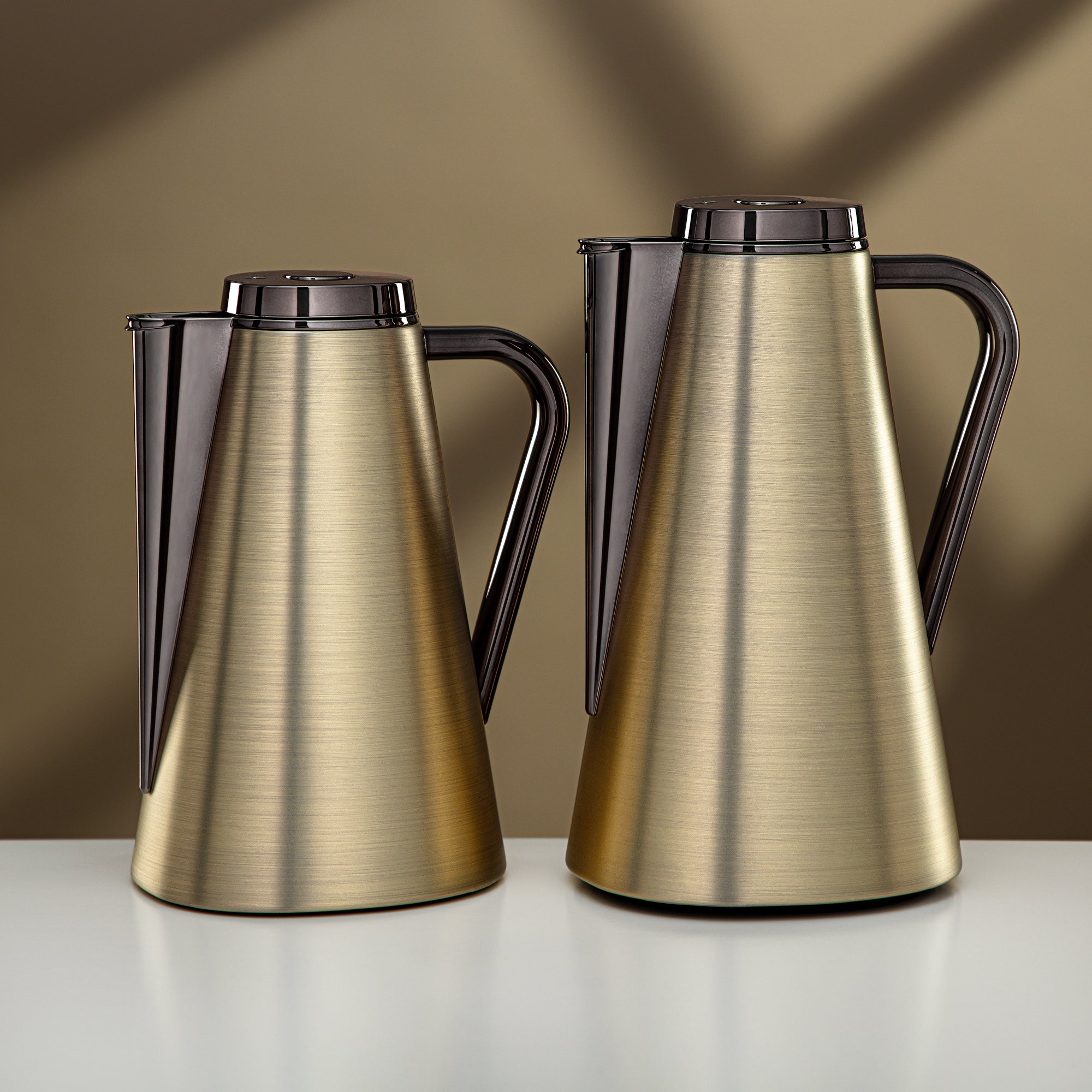 Almarjan Vacuum Flask Set 0.7L + 1L Brushed Gold & Gun Black